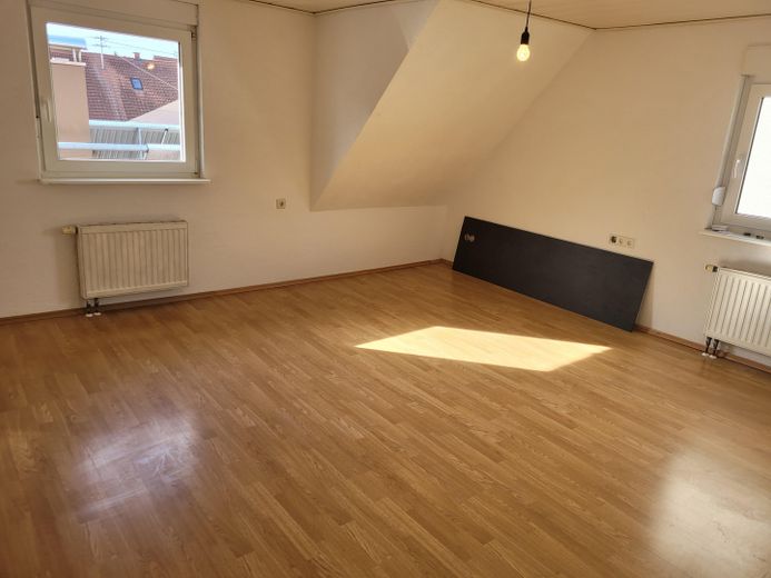 Attraktive 3 - Zimmer - Dachgeschosswohnung in Böhmenkirch – Wohnzimmer