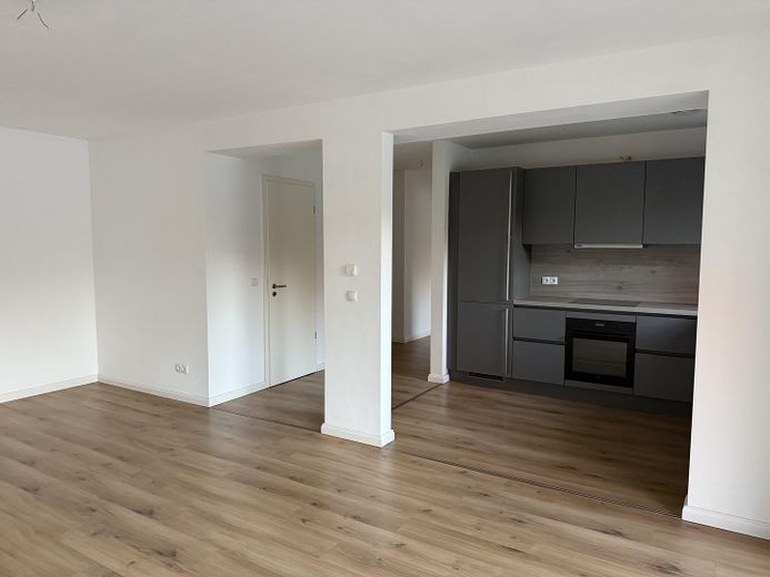 Moderne und Großzügige 2-Zimmer-Wohnung mit Balkon im Herzen von Pinneberg – Foto 1