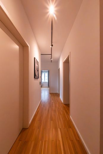 Frisch saniert & bezugsfertig I 3-Zimmer I Einbauküche I riesiger Sonnenbalkon - von privat – Flur