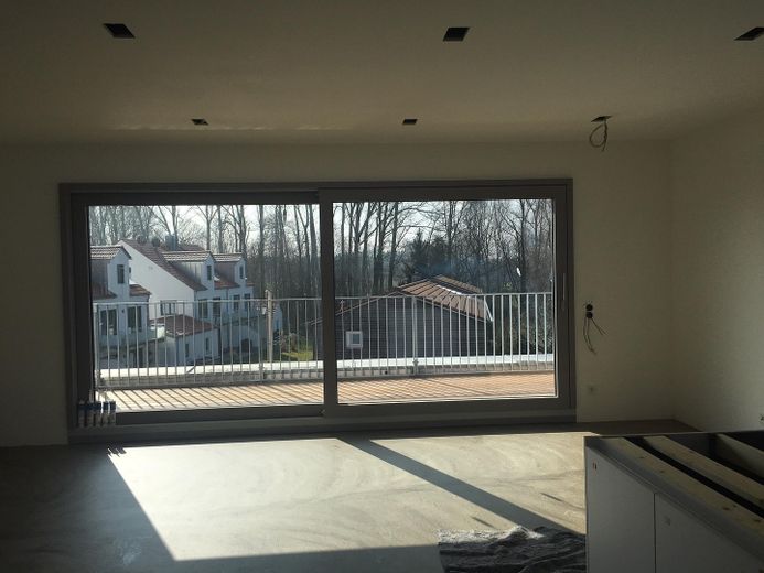 Lussuoso attico con ampia terrazza – Wohnzimmer