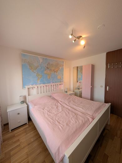 Ruhige 4-Zimmer-Wohnung, ohne Provision, von Privat, nahe Erholungsgebiet mit Südbalkon – Elternschlafzimmer