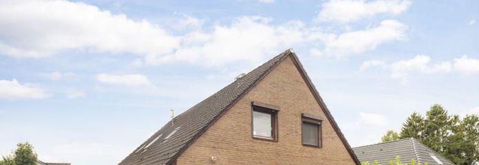 Grande casa bifamiliare ad Ahlerstedt