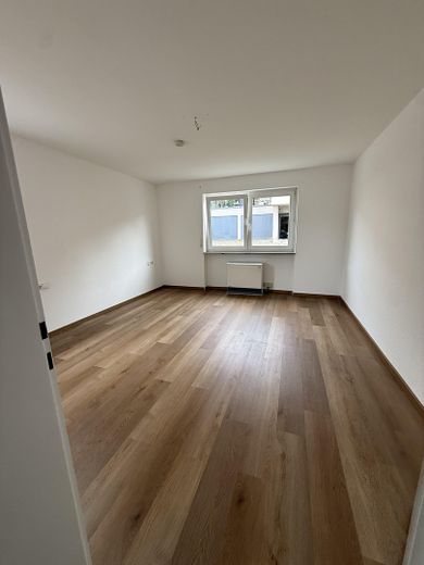 Großzügige 4 Zimmer EG Wohnung mit Terasse und kleinem Garten – Foto 1