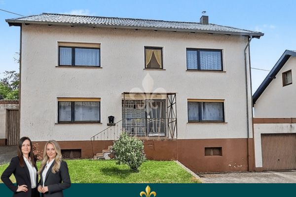 Attraente casa bifamiliare con terrazza soleggiata, idillio in giardino e molteplici possibilità di utilizzo