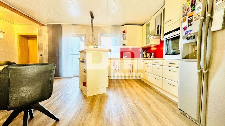 (R)eserviert!Ein- bis Zweifamilienhaus mit 2 Terrassen und Garage – OG Wohnküche mit EBK / Zugang Terrasse