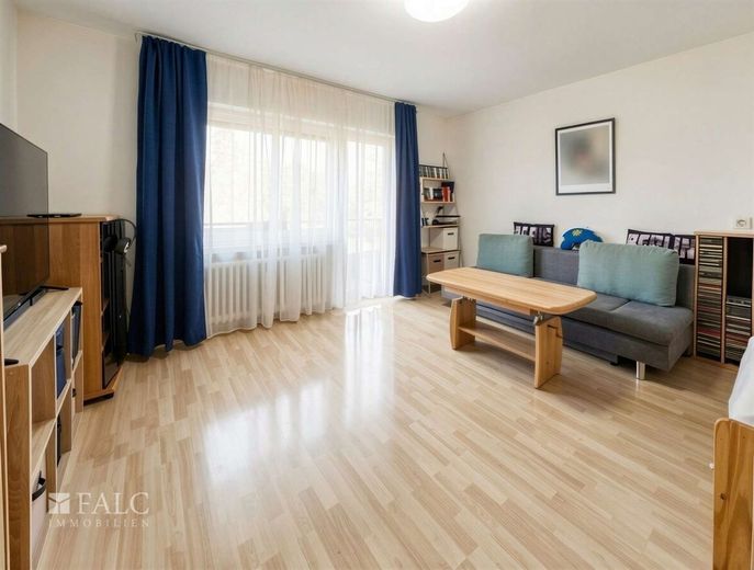 Clevere Kapitalanlage: Vermietete Singlewohnung mit Blick ins Grüne – Wohnzimmer