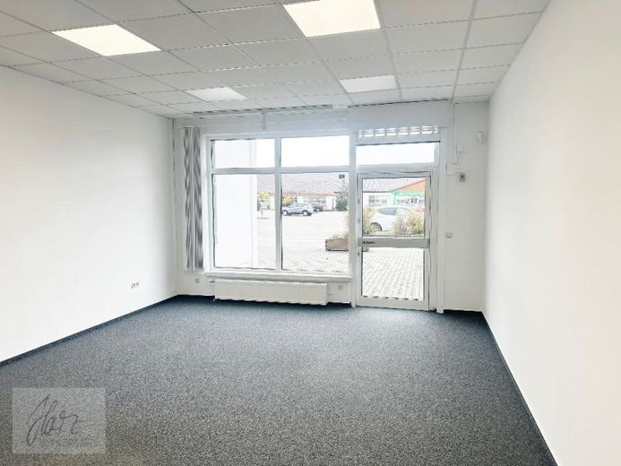 ***LICHTDURCHFLUTETE GEWERBEEINHEIT IM EINKAUFSPARK IN NÜNCHRITZ*** – perfekte Lage für Ihr Business! – फोटो 1