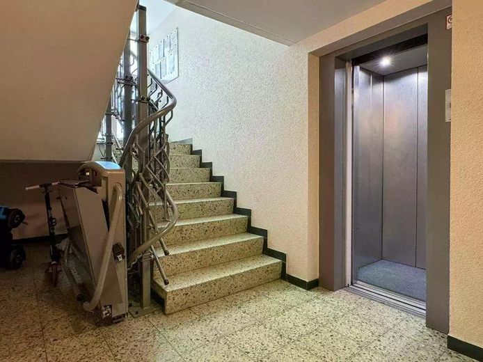 Hochwertig kernsanierte 3-Zimmer-Wohnung mit Loggia und Stellplatz in Nürnberg-Zabo – Treppenhaus