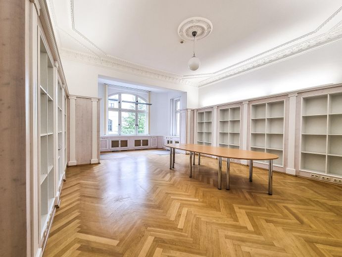 Exklusive Bürofläche in Herrschaftlicher Villa mit Stellplätzen im Hof und Alarmanlage – Foto 21