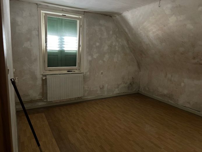 Zweifamilienhaus mit Potenzial: Eine Wohnung bezugsfertig, eine Wohnung zum gestalten und mit viel Raum für eigene Ideen – Foto 13