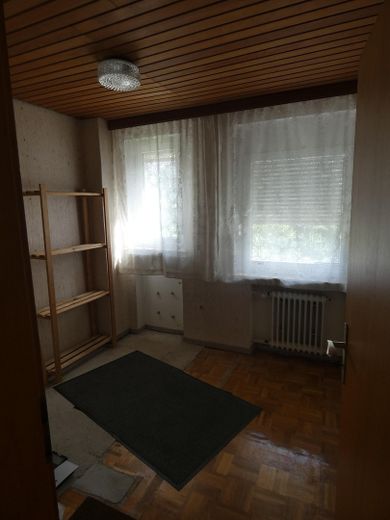 Mehrfamilienhaus mit Südlage und traumhaftem Ausblick – Büro/Kinderzimmer EG