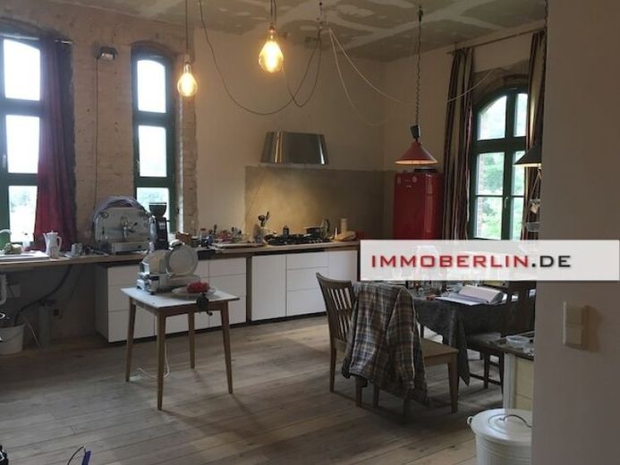 IMMOBERLIN.DE - Historischer Bahnhof mit Nebengebäude & großartigem Potenzial für Wohnen & Arbeiten – Photo 1