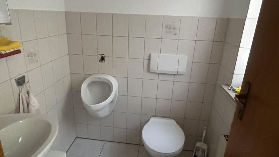 Casa con molta luce, spazio e vista. Adatta anche come casa intergenerazionale o con studio professionale. – Gäste WC