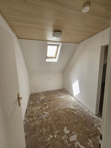 *provisionsfrei* Sanierungsbedürftiges Einfamilienhaus mit Grundstück in Schiffweiler, ruhige Lage – फोटो 10