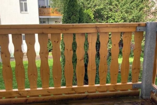 Małe 2-pokojowe mieszkanie z podłogą laminowaną, balkonem i otwartą kuchnią w spokojnej lokalizacji!