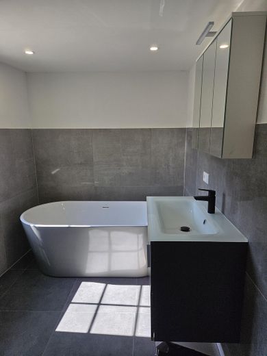 Kapitalanlage mit Entwicklungspotenzial – 4 Wohn. + Gewerbe – Oberlausitz – Bad Apt. 2