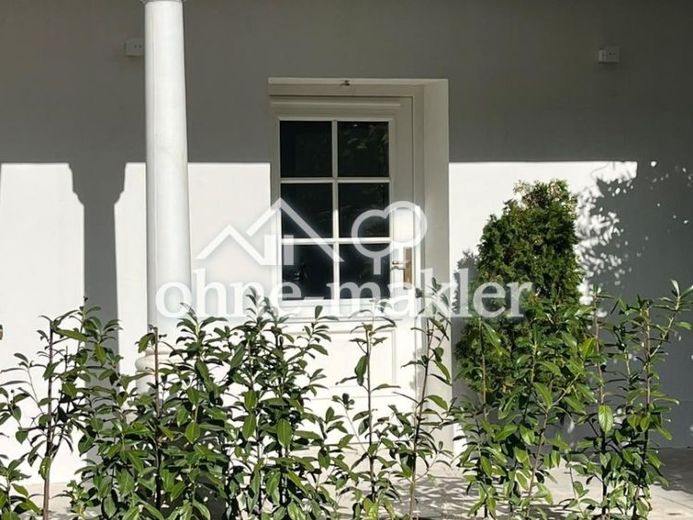 Gilching'de tarihi üç kanatlı avluda muhteşem bodrum tonozuna sahip seçkin 5 odalı daire – Fotoğraf 1