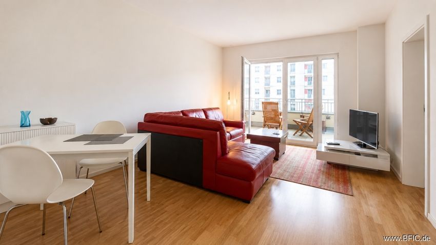elegante 2-Zi.-Wohnung mit großem Balkon - möbliert vermietet nähe Spittelmarkt – Wohnzimmer