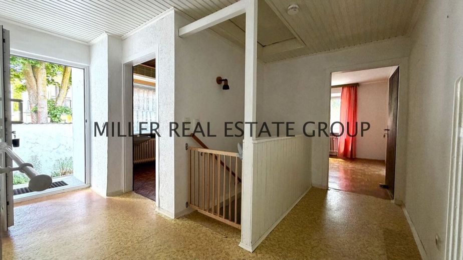 Seltene Gelegenheit in Ingolstadt-Unterhaunstadt: Großzügiger Bungalow mit Vollkeller, Doppelgarage, Garten &amp; Ausbaupotenzial! – Einagnag/ Diele