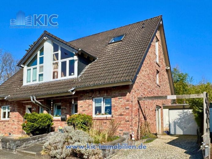 Doppelhaushälfte in Overath-Immekeppel mit Sauna, Kamin & Garten – Foto 1