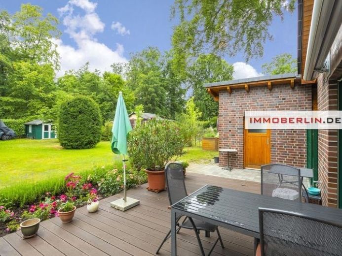 IMMOBERLIN.DE - Ausgezeichnetes Haus mit Südgarten & massivem Nebengebäude in naturverbundener Lage – Foto 1
