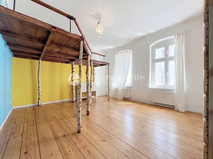 *Neukölln'un kalbinde tarihi atmosfere sahip büyüleyici 2 odalı eski bina dairesi* – Fotoğraf 1