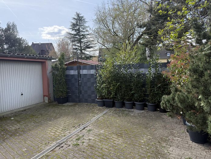Жилой и коммерческий дом в хорошем районе Оберхаузен-Альсфельд – Garten Eingang