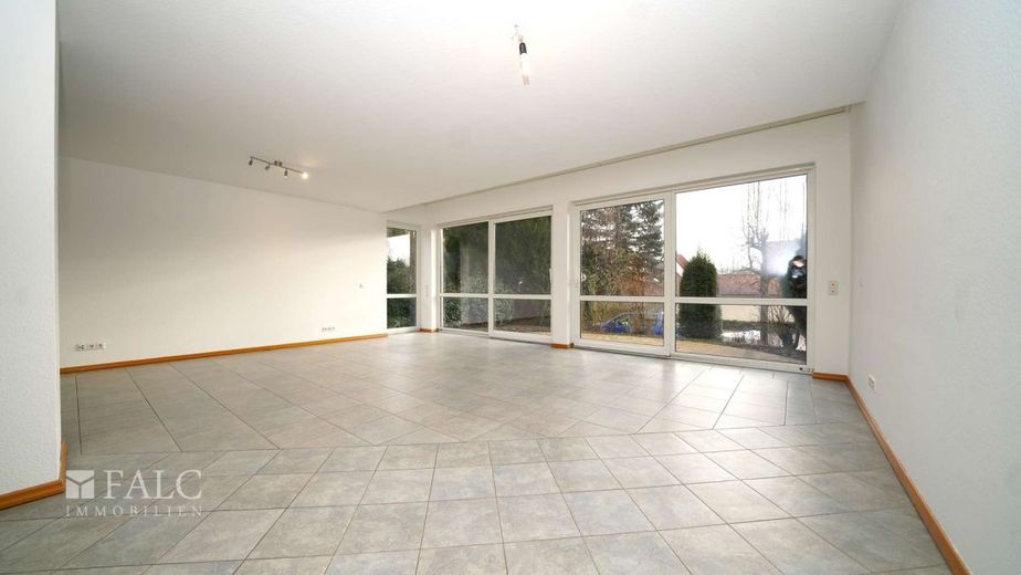 Halbes Haus, volles Glück, sofort einziehen! - FALC Immobilien Heilbronn – Lichtdurchflutet