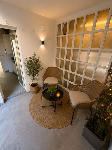 Erstbezug nach Kernsanierung- großzügige 4-Zimmer- Wohnung im Erdgeschoss – Balkon KI-bearbeitet