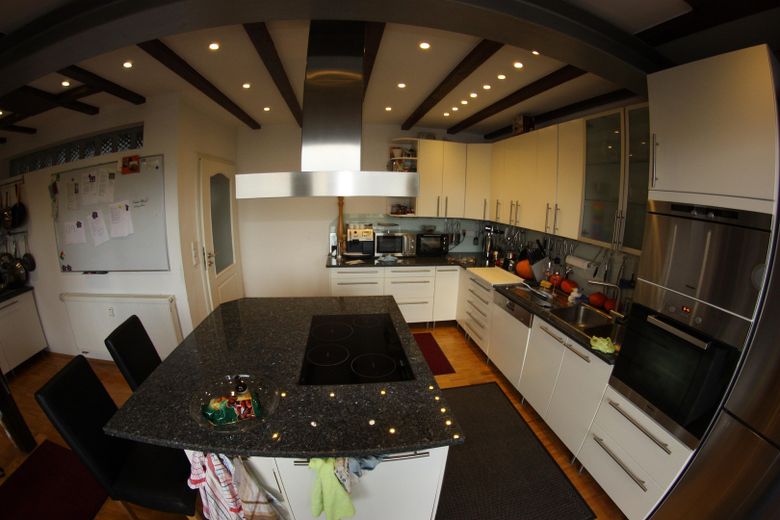 Kücheninsel mit Küchenzeile