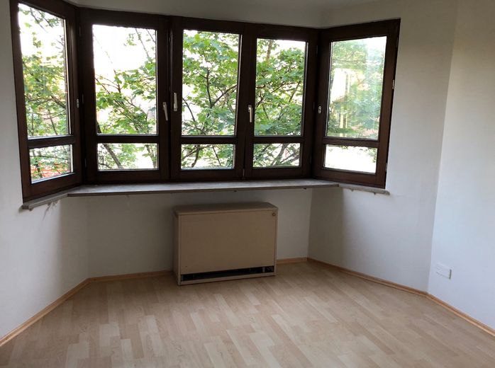 freundliche 3-Zi-Whg in München- Schwabing Nord – Schlafzimmer