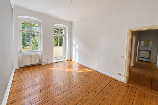 Helle Altbauwohnung mit Balkon – ruhig gelegen & gut angebunden