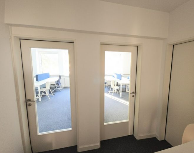 Modernes Büro am Neumarkt – 90m², provisionsfrei & sofort verfügbar! – Ansicht Flur zu Büro 1+2