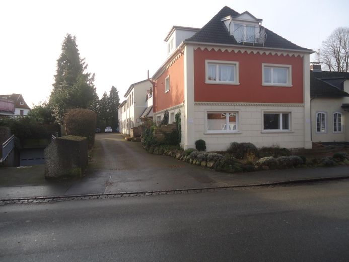Lagerhalle 186 m², erbenerdig mit Rolltor und eigenem WC in 22869 Schenefeld – Zuwegung von der Straße