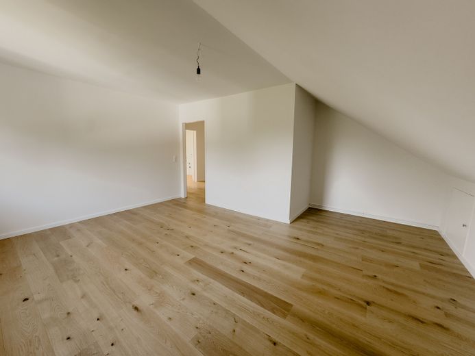 Einziehen & wohlfühlen! Renoviertes Wohnglück in Findorff | Garage | provisionsfrei | Bezugsfrei – Schlafzimmer