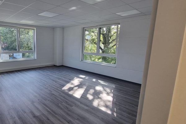 Uffici moderni in un nuovo edificio, luminosi e accoglienti. Posizione centrale, senza provvigione.