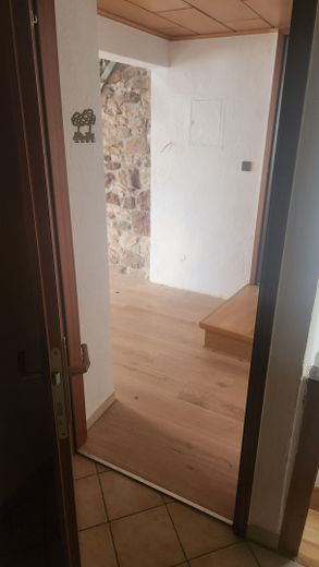 3 Zimmer Wohnung im OG mit Balkon – Eingang zur Wohnung