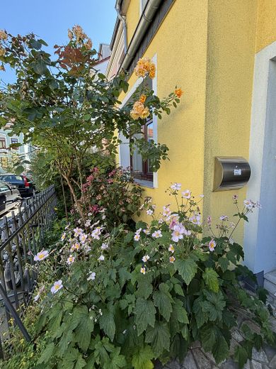 Mid-terrace house, side street in Fesenfeld, very good state of renovation, approx. 102.4 m², approx. €4,297/m² – Photo 2