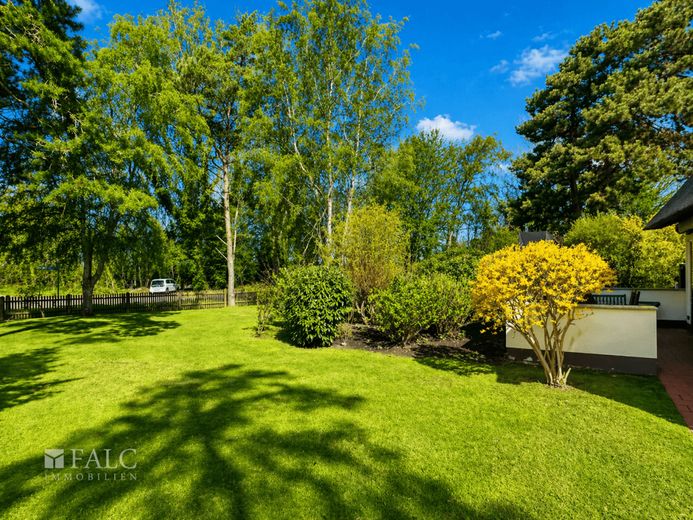 ***Erste Reihe, Reetdach, Ostsee - exklusives Ferienhaus in Ahrenshoop*** – Garten
