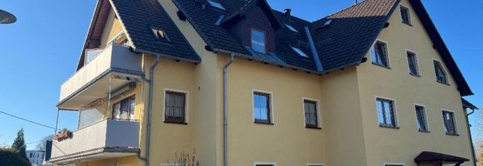 EIGENTUMSWOHNUNG: Lichtdurchfluteter Wohn-t-raum mit Komfort: Barrierefrei (Fahrstuhl) & Ruhiger Lage mit Balkon & Einbauküche & Tiefgarage