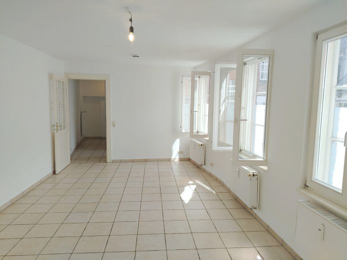 Luminoso appartamento di 2 locali in proprietà nel centro storico di Lubecca – Wohnzimmer