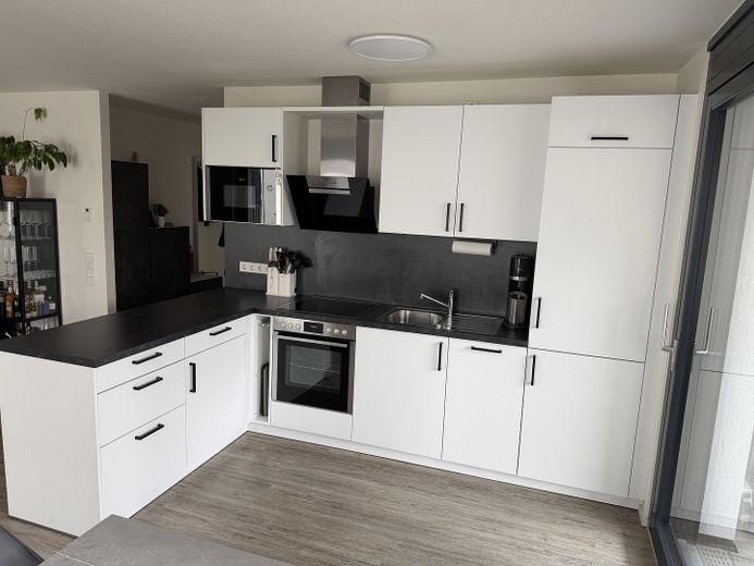 Appartement lumineux de 3 pièces avec balcon dans le quartier Steingau – Kirchheim unter Teck – Küche