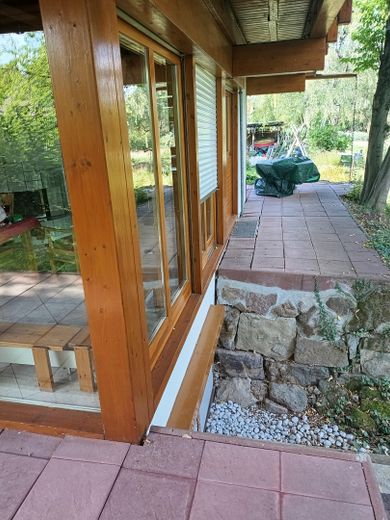 Einzigartiges Holzhaus im Grünen in Randlage und doch zentral – Foto 39