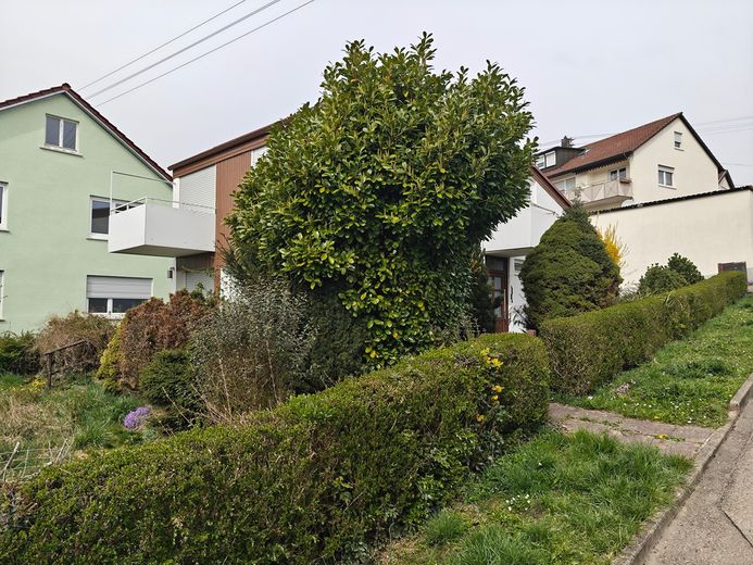 Mid-Century Einfamilienhaus aus den 60ern - 7 Zimmer, 2 Gärten, 2 Balkone und Garage mit Gartenhaus – Foto 2