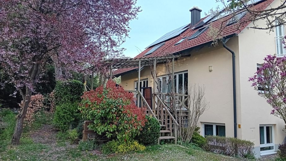 Garten mit Blick auf Veranda