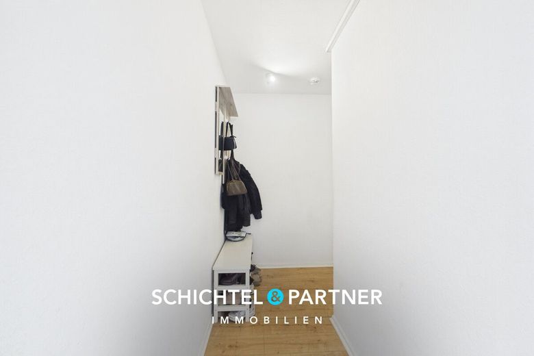 Ostertor | Helle 2-Zimmer-Wohnung mit Balkon und Weitblick über Bremen – S&amp;P | Flur