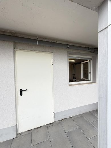 1–2 Familienhaus mit ca.300 m² Wfl.auf großzügigem 1.050-m²-Grundstück–ideal für Wohnen und Arbeiten – Hauswirtschaftsraum 