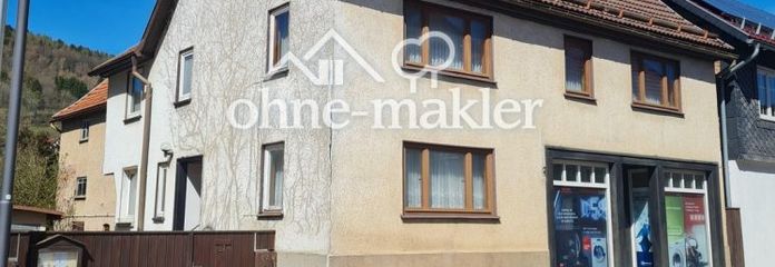 Жилой и коммерческий дом с магазином, амбаром и 3 гаражами — 1.030 м² в центре населённого пункта, без комиссии