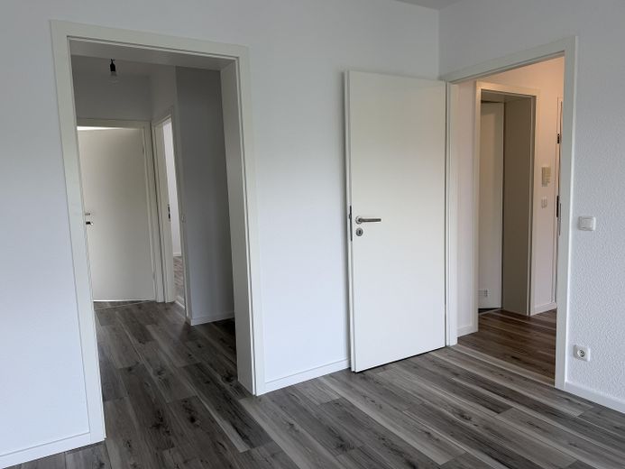 3-Zimmer Wohnung (80qm) mit Balkon in Mainz-Gonsenheim – Eingangsflur und Flur hinten
