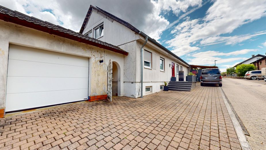Renovated single-family home + self-contained apartment Roetgen – Außenansicht